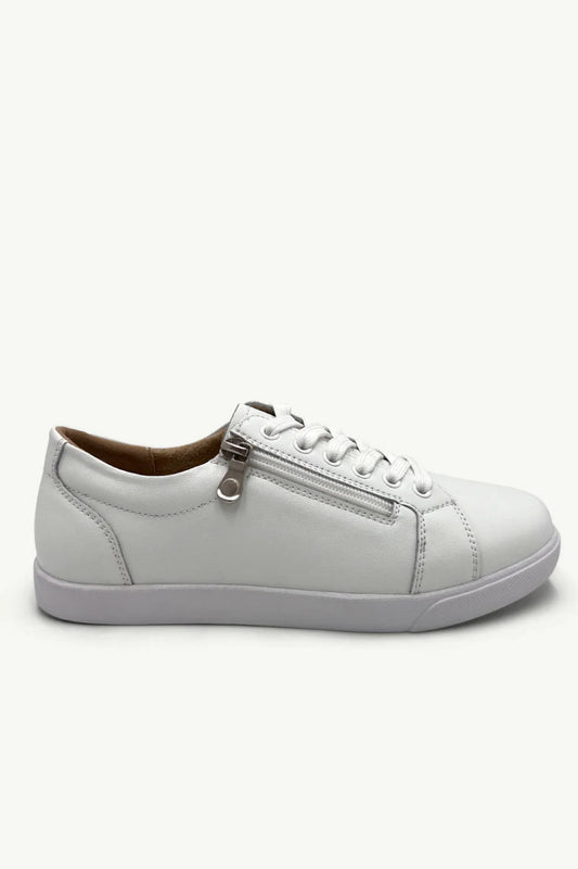 Julz Breezy White