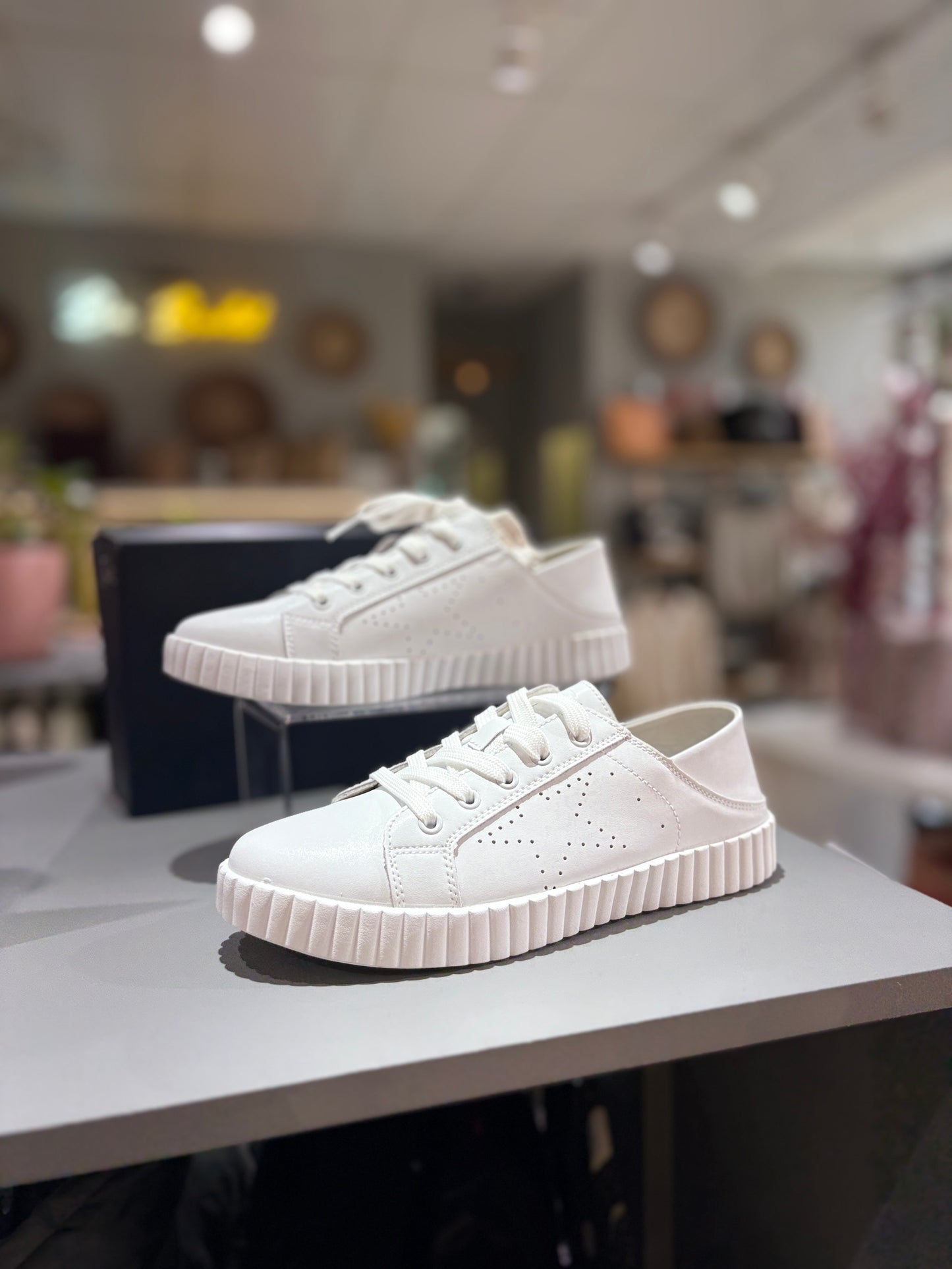 Julz Valentina White